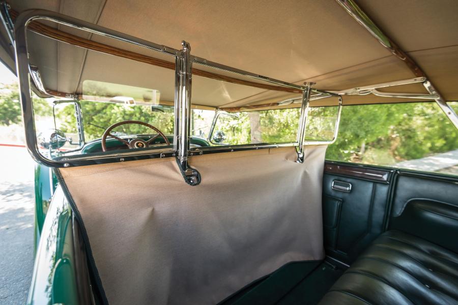 Интерьер Packard Twelve Phaeton 1934 года  (фото 19 из 46)